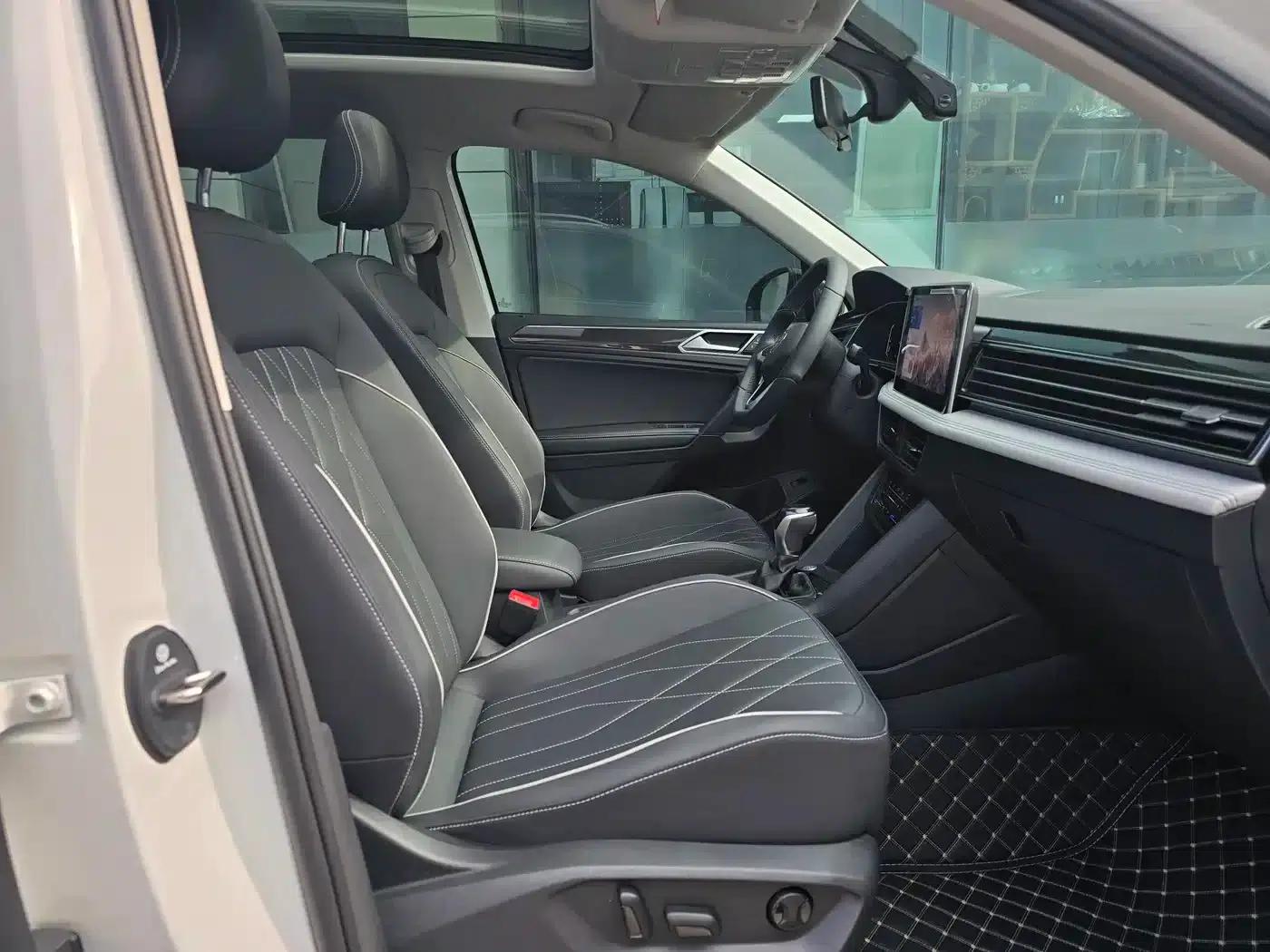 Tiguan L 2025 Outstanding Edition 300TSI Automatic 2WD Dragon Edition — миниатюра 15