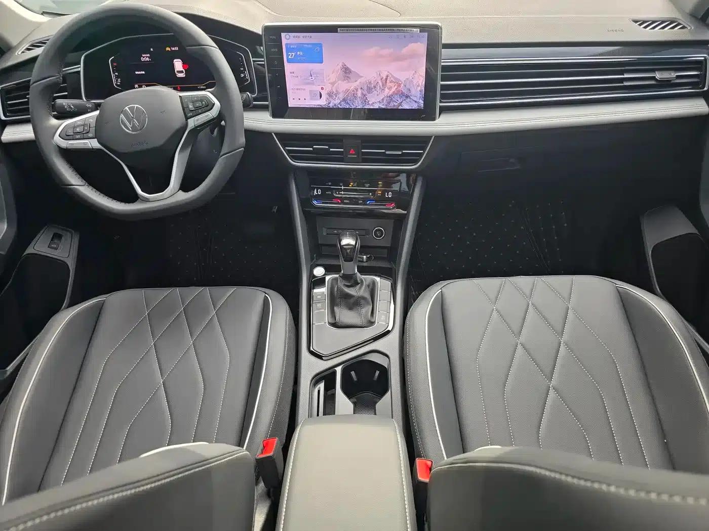 Tiguan L 2025 Outstanding Edition 300TSI Automatic 2WD Dragon Edition — миниатюра 16