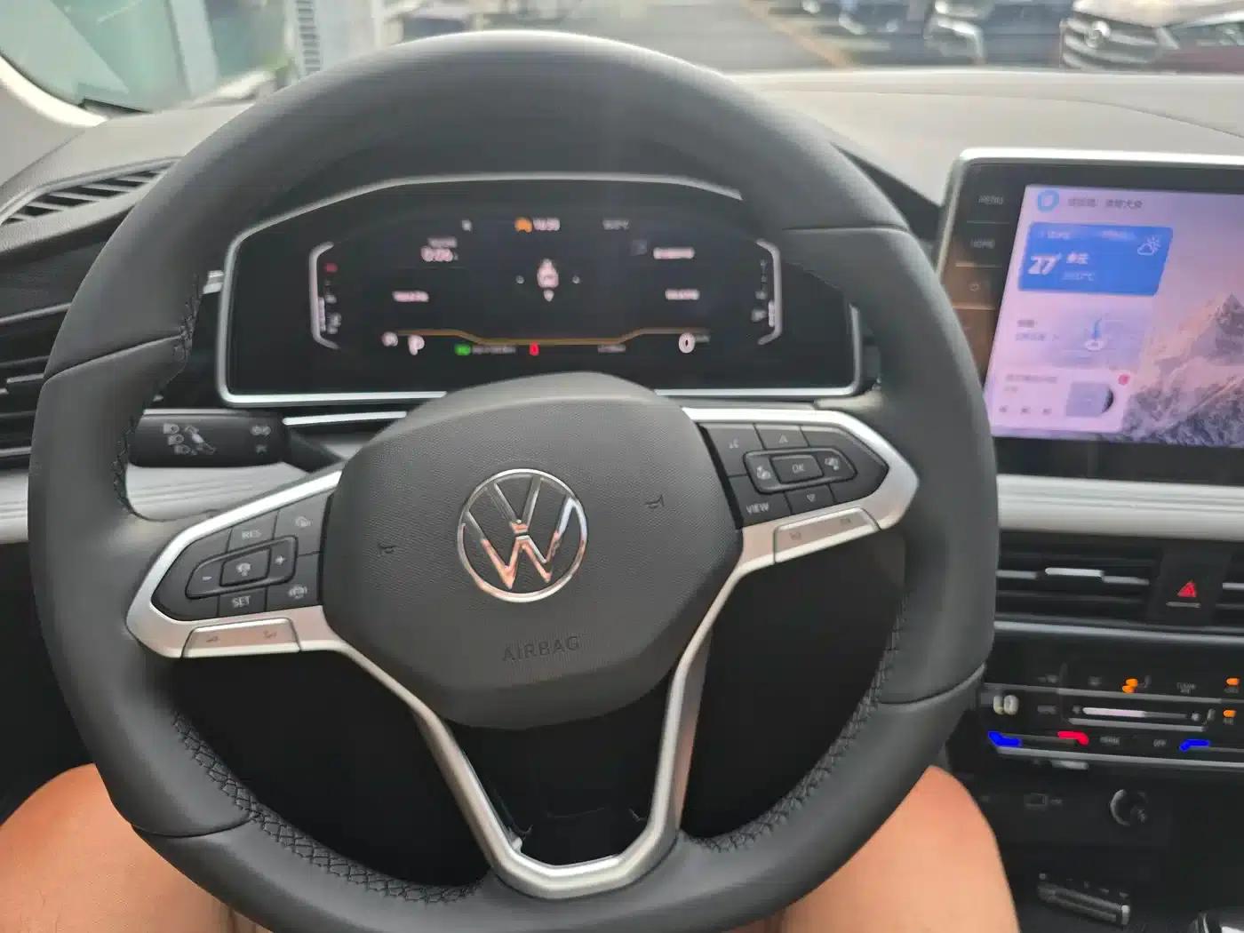 Tiguan L 2025 Outstanding Edition 300TSI Automatic 2WD Dragon Edition — миниатюра 18
