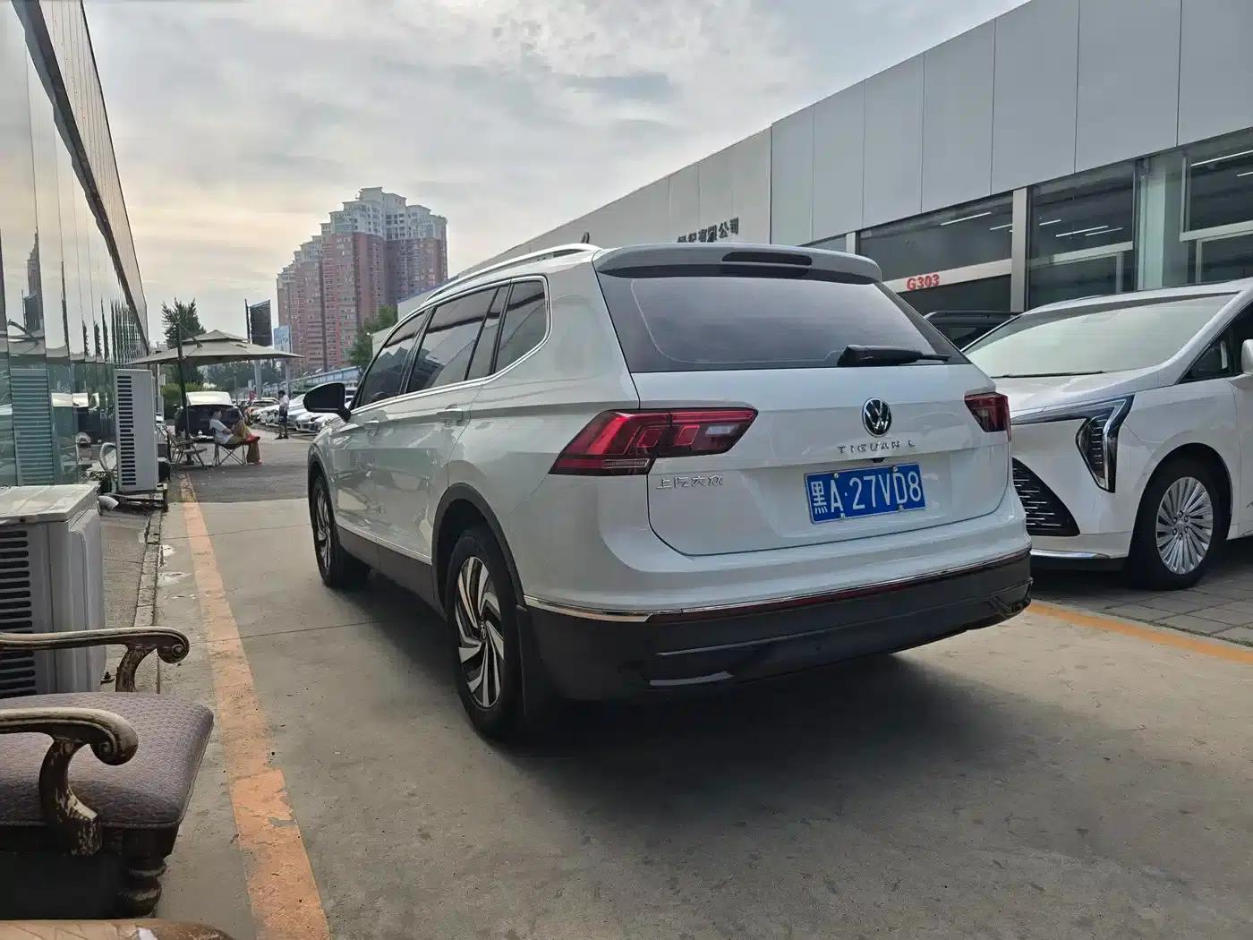Tiguan L 2025 Outstanding Edition 300TSI Automatic 2WD Dragon Edition — миниатюра 4