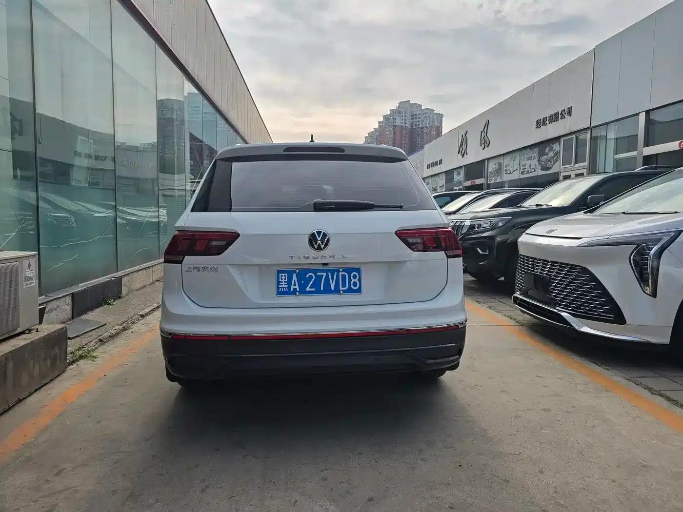 Tiguan L 2025 Outstanding Edition 300TSI Automatic 2WD Dragon Edition — миниатюра 5