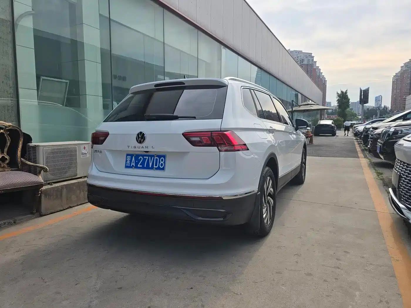 Tiguan L 2025 Outstanding Edition 300TSI Automatic 2WD Dragon Edition — миниатюра 6