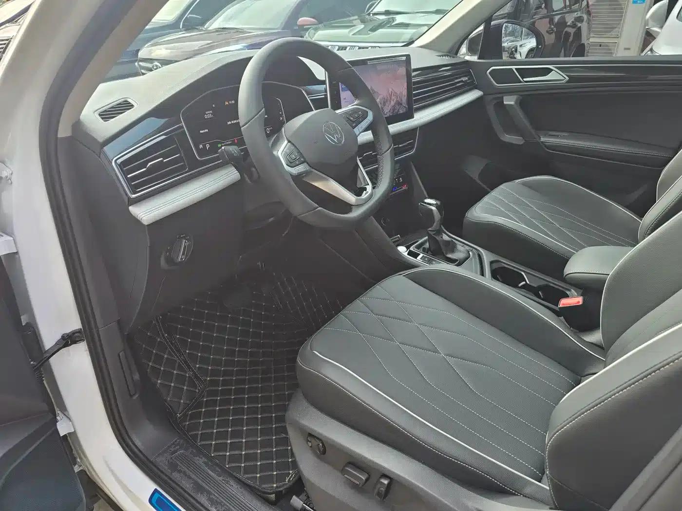 Tiguan L 2025 Outstanding Edition 300TSI Automatic 2WD Dragon Edition — миниатюра 7