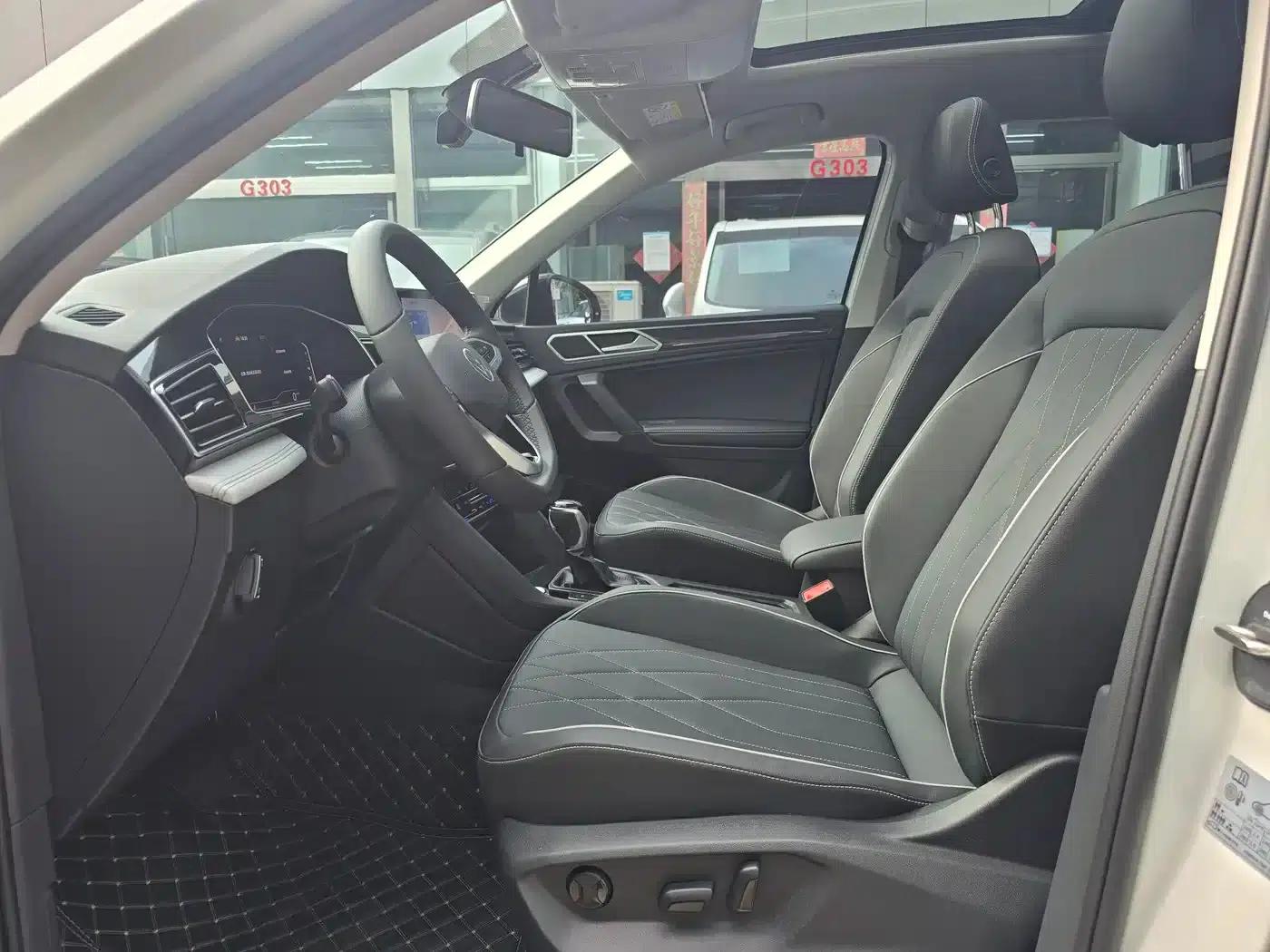 Tiguan L 2025 Outstanding Edition 300TSI Automatic 2WD Dragon Edition — миниатюра 8