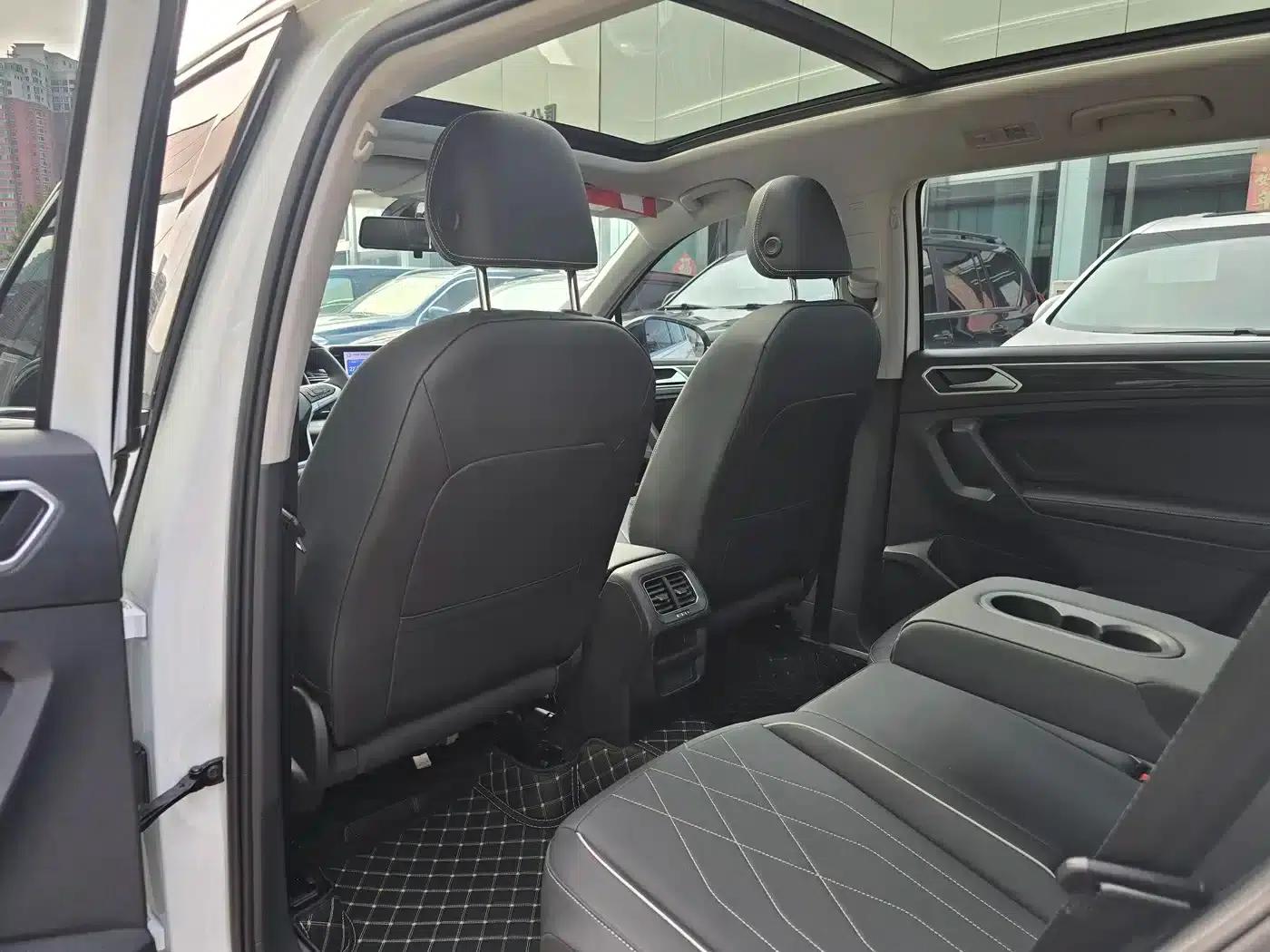 Tiguan L 2025 Outstanding Edition 300TSI Automatic 2WD Dragon Edition — миниатюра 9