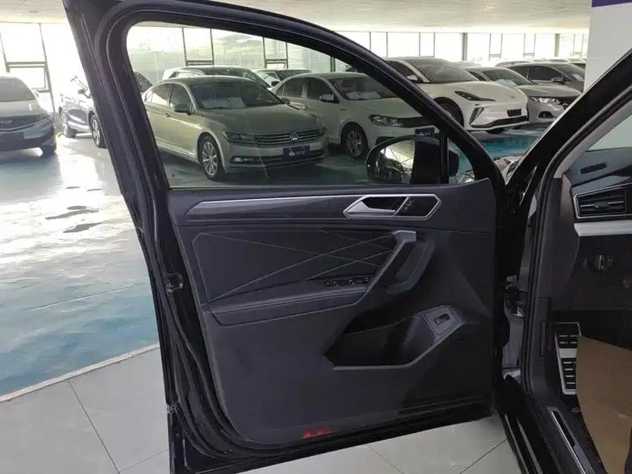 Tiguan L 2022 330TSI Automatic 2WD R-Line Premium Edition — миниатюра 7