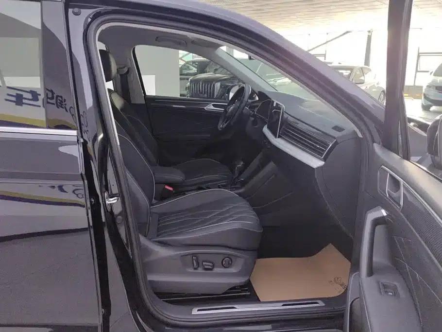 Tiguan L 2022 330TSI Automatic 2WD R-Line Premium Edition — миниатюра 8