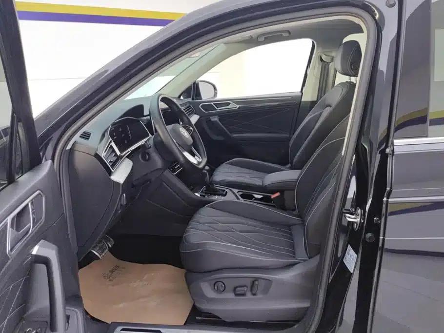 Tiguan L 2022 330TSI Automatic 2WD R-Line Premium Edition — миниатюра 9