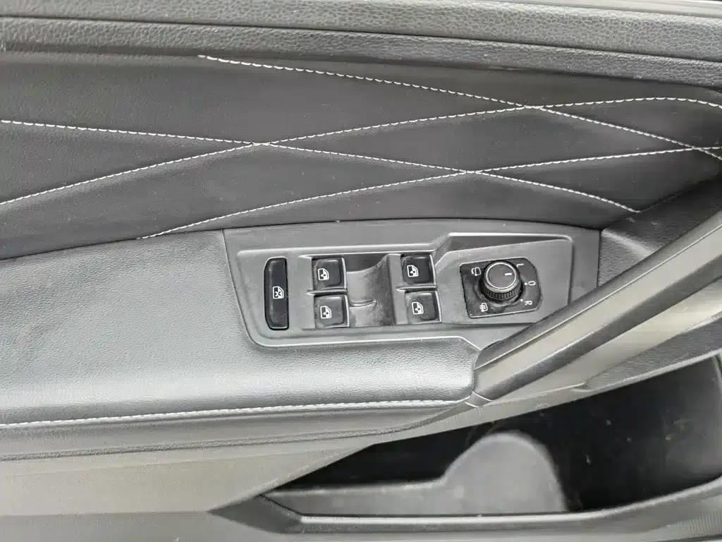 Tiguan L 2023 330TSI Automatic 2WD Smart Edition — миниатюра 9