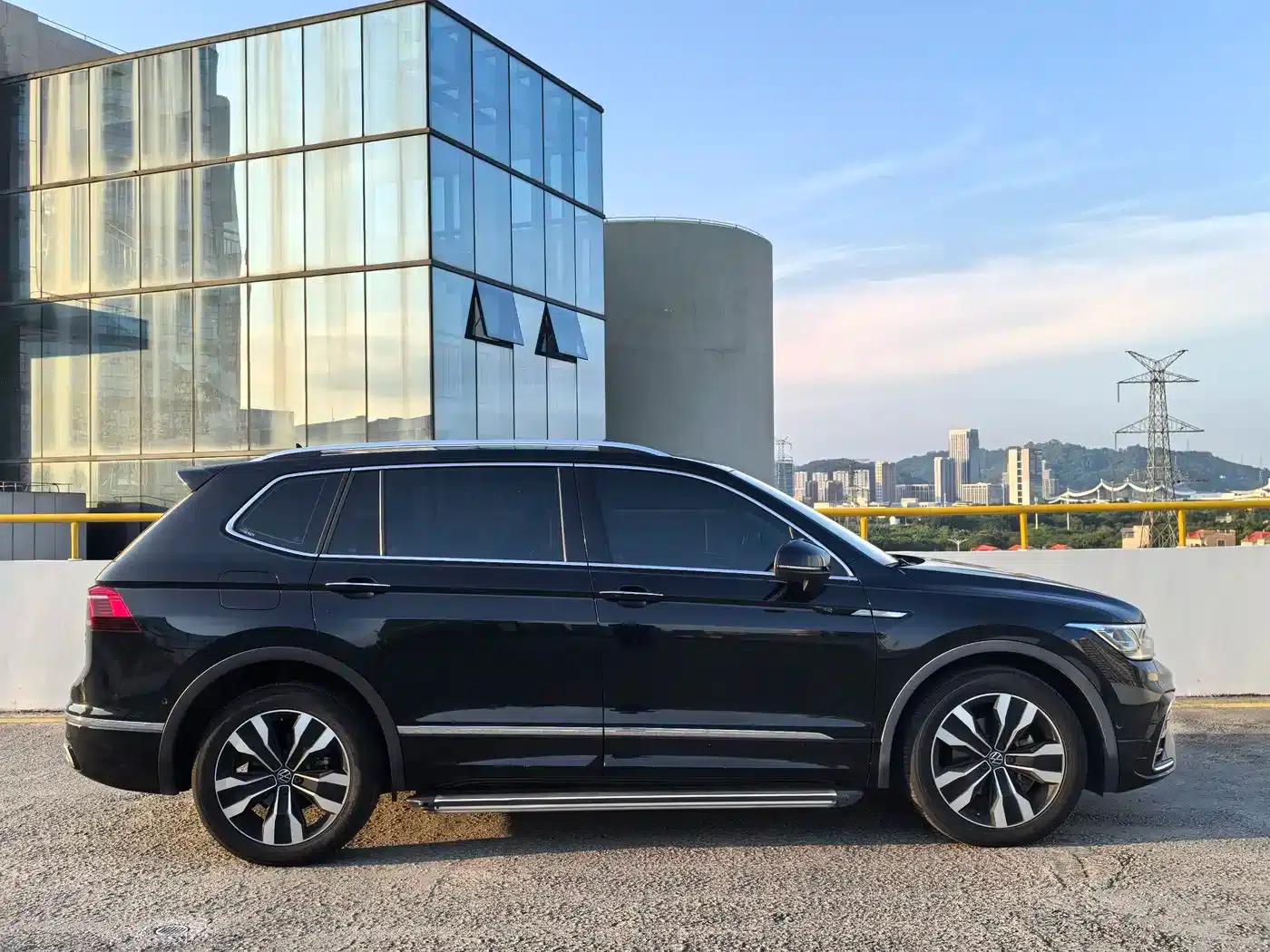 Tiguan L 2023 380TSI Automatic 4WD R-Line Flagship Edition 7-Seater — миниатюра 15
