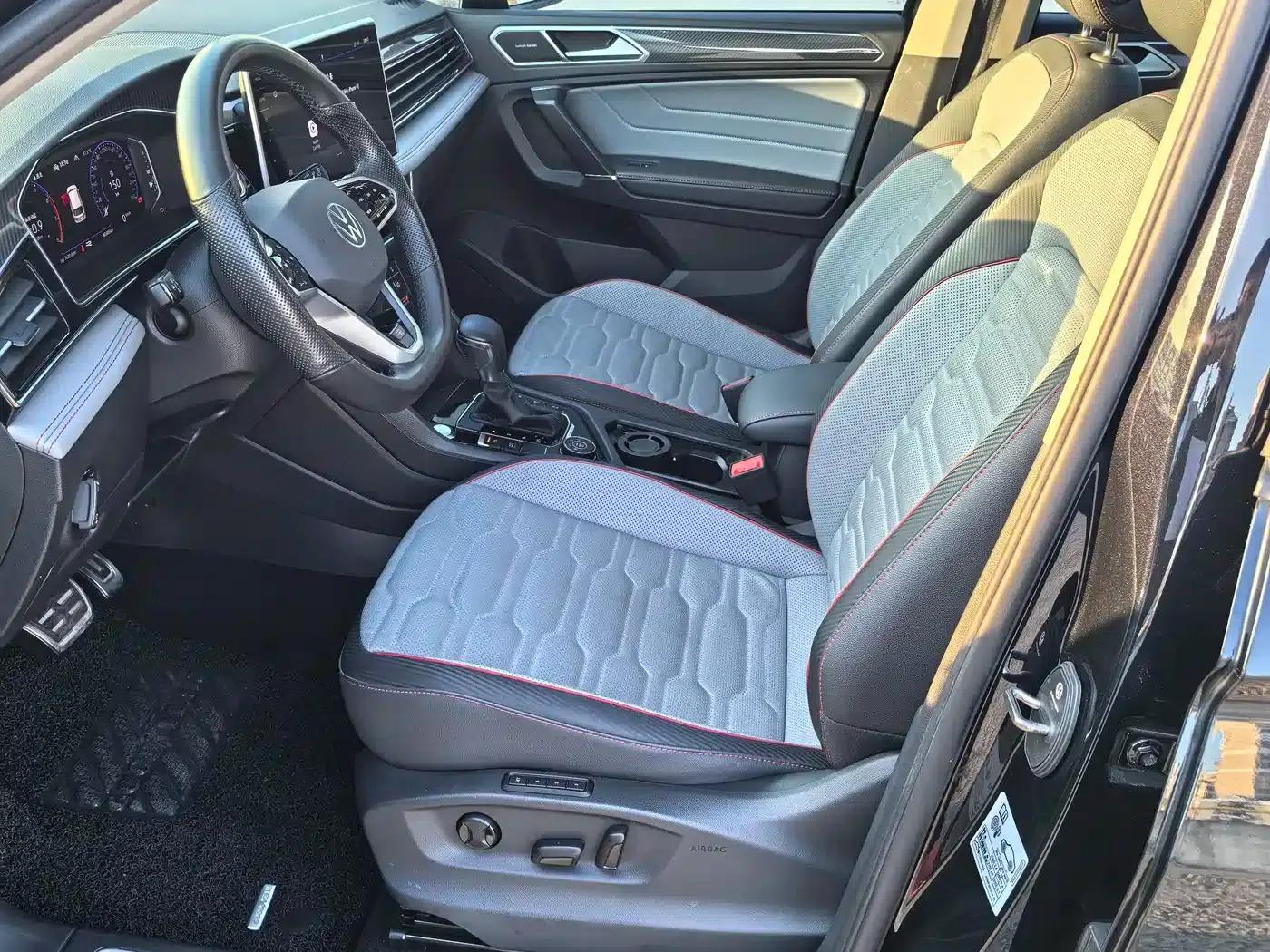 Tiguan L 2023 380TSI Automatic 4WD R-Line Flagship Edition 7-Seater — миниатюра 4