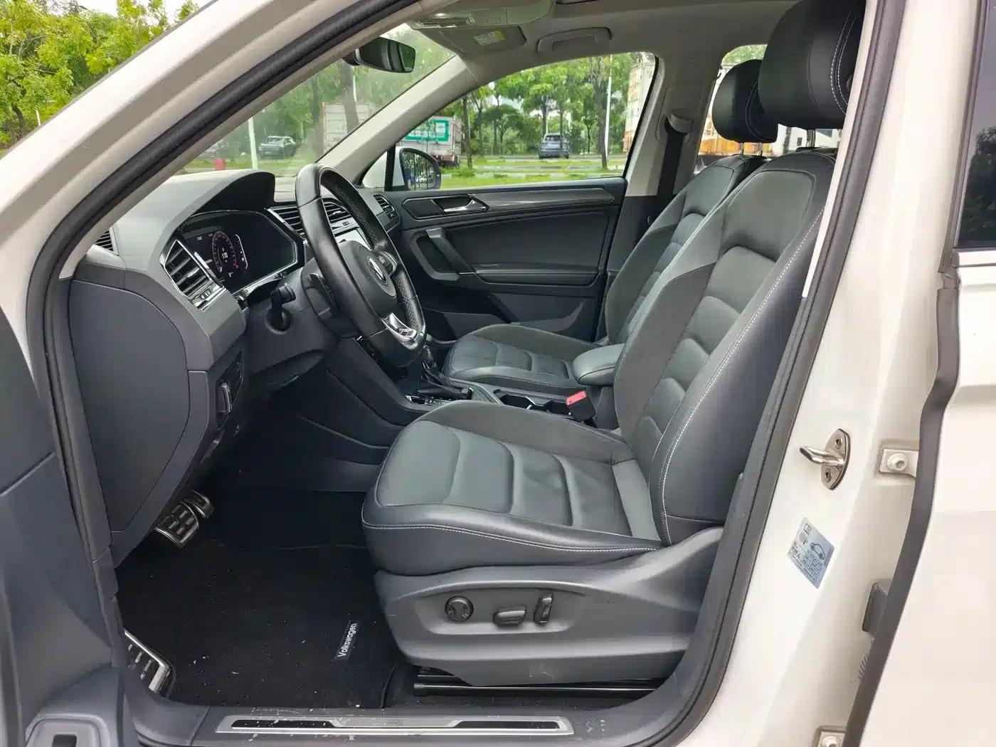 Tiguan L 2021 330TSI Automatic 2WD R-Line Premium Edition — миниатюра 11
