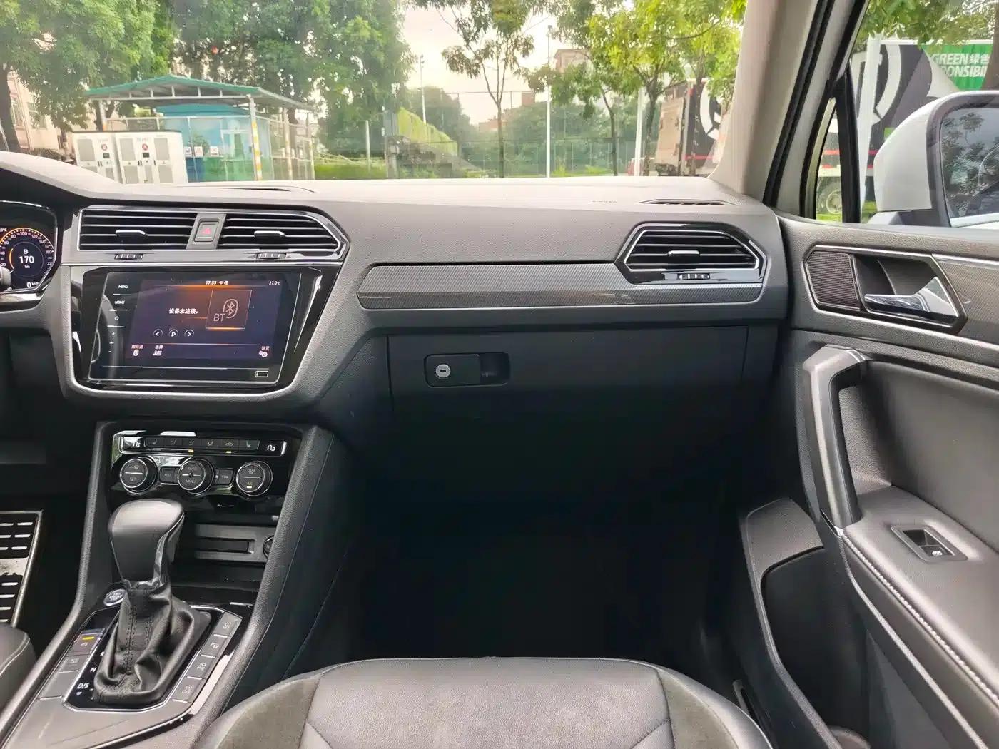 Tiguan L 2021 330TSI Automatic 2WD R-Line Premium Edition — миниатюра 16
