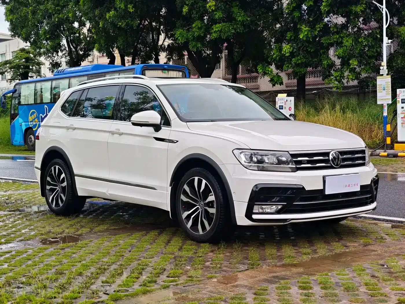 Tiguan L 2021 330TSI Automatic 2WD R-Line Premium Edition — миниатюра 3