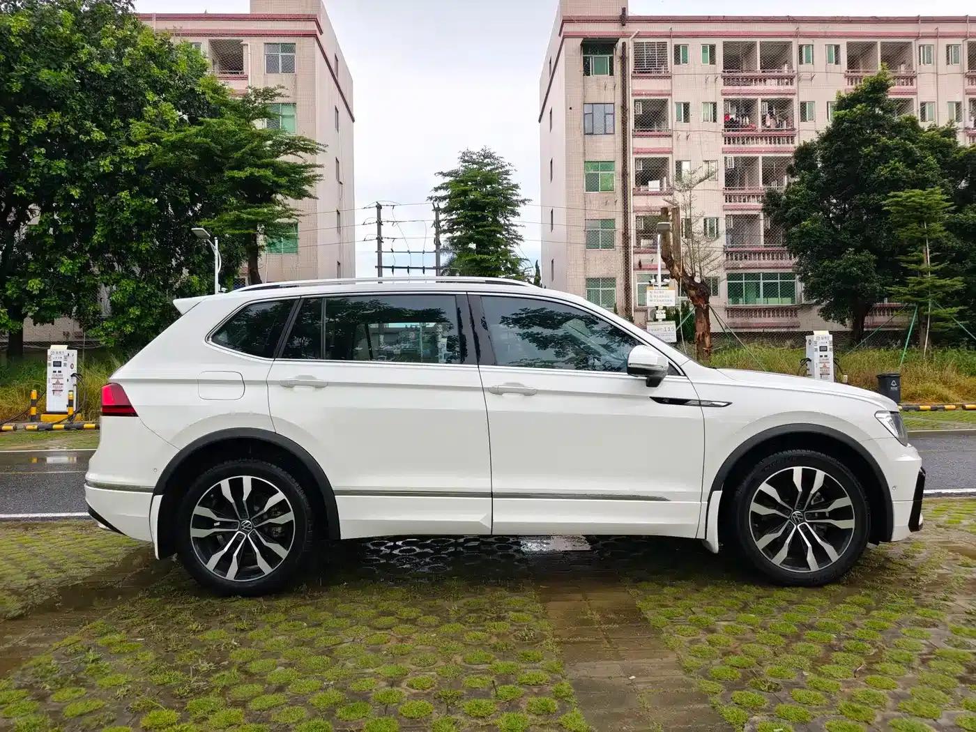 Tiguan L 2021 330TSI Automatic 2WD R-Line Premium Edition — миниатюра 4