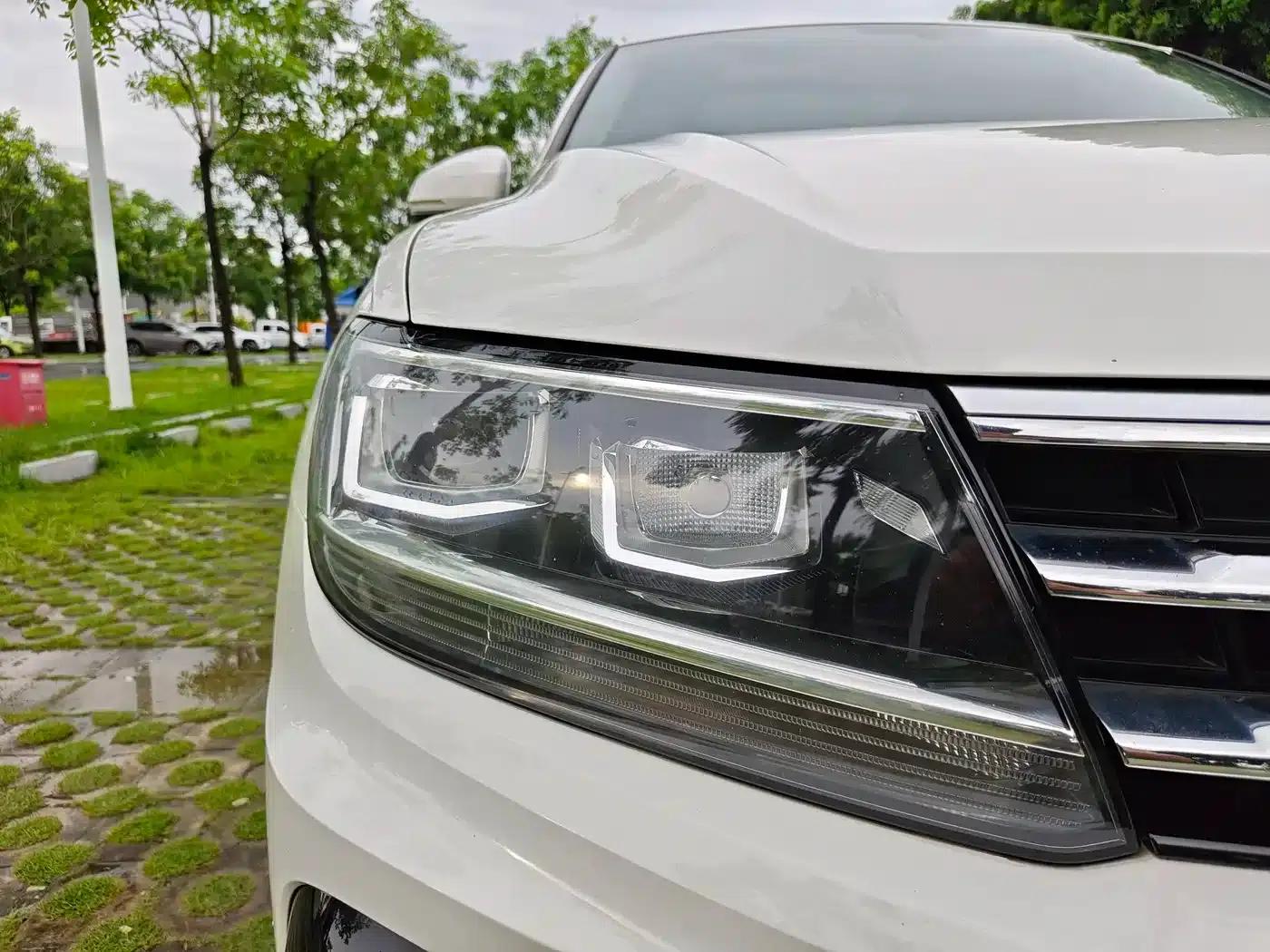 Tiguan L 2021 330TSI Automatic 2WD R-Line Premium Edition — миниатюра 8