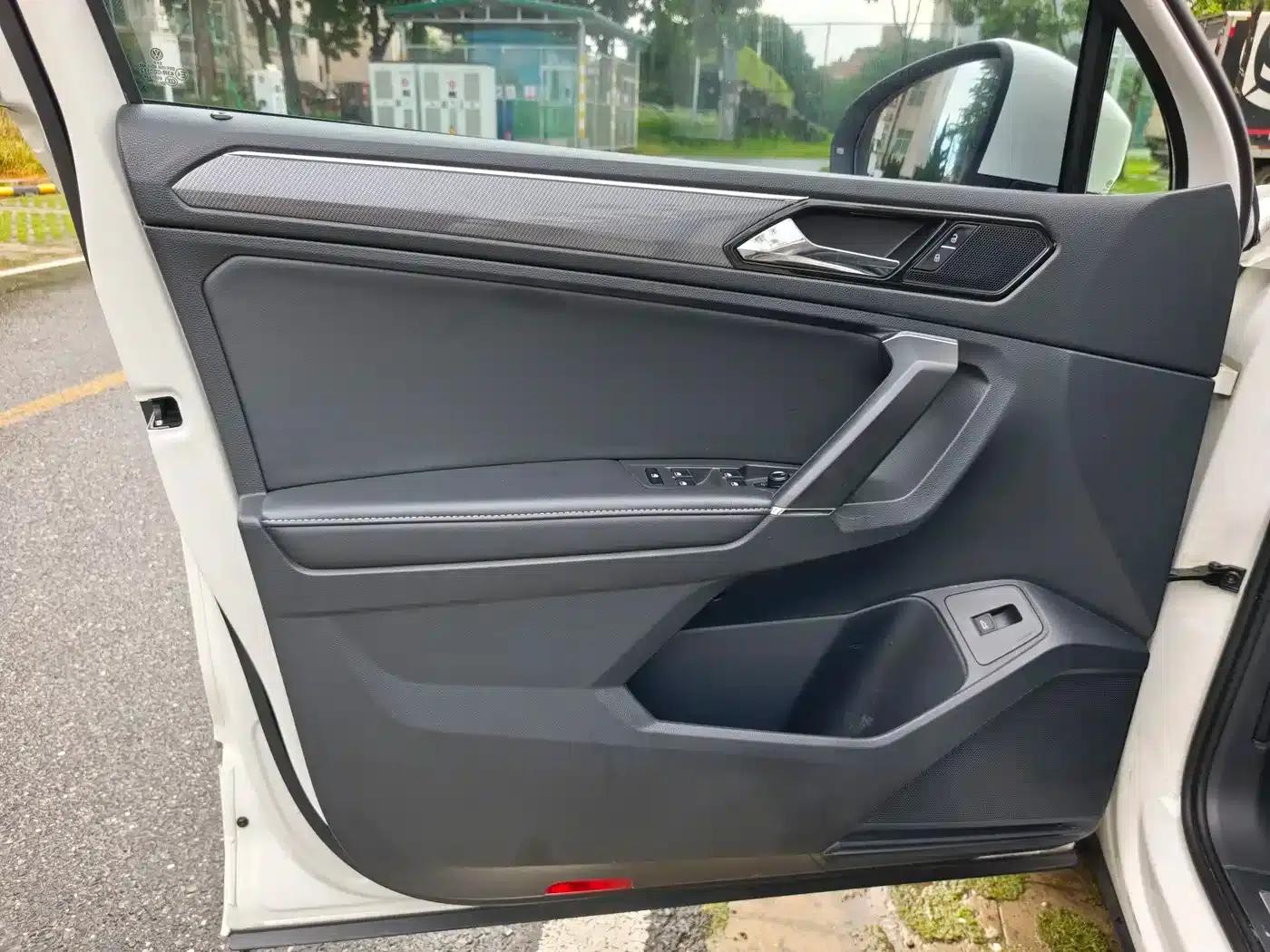 Tiguan L 2021 330TSI Automatic 2WD R-Line Premium Edition — миниатюра 10
