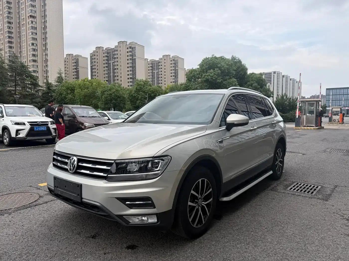 Tiguan L 2018 330TSI Automatic 2WD Luxury Edition — миниатюра 1