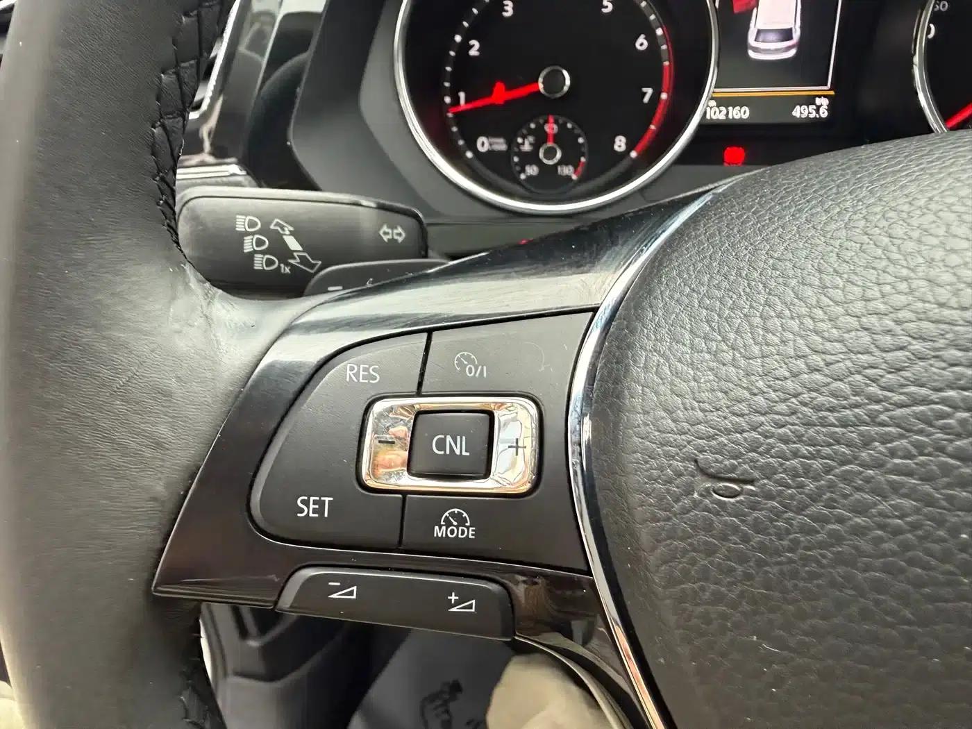 Tiguan L 2018 330TSI Automatic 2WD Luxury Edition — миниатюра 13