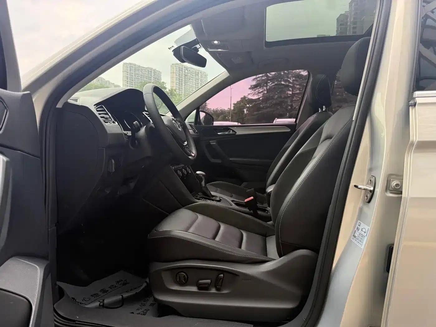 Tiguan L 2018 330TSI Automatic 2WD Luxury Edition — миниатюра 5