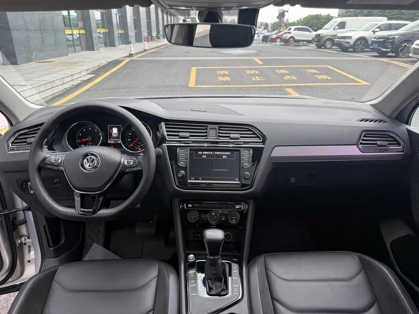 Tiguan L 2018 330TSI Automatic 2WD Luxury Edition — миниатюра 7