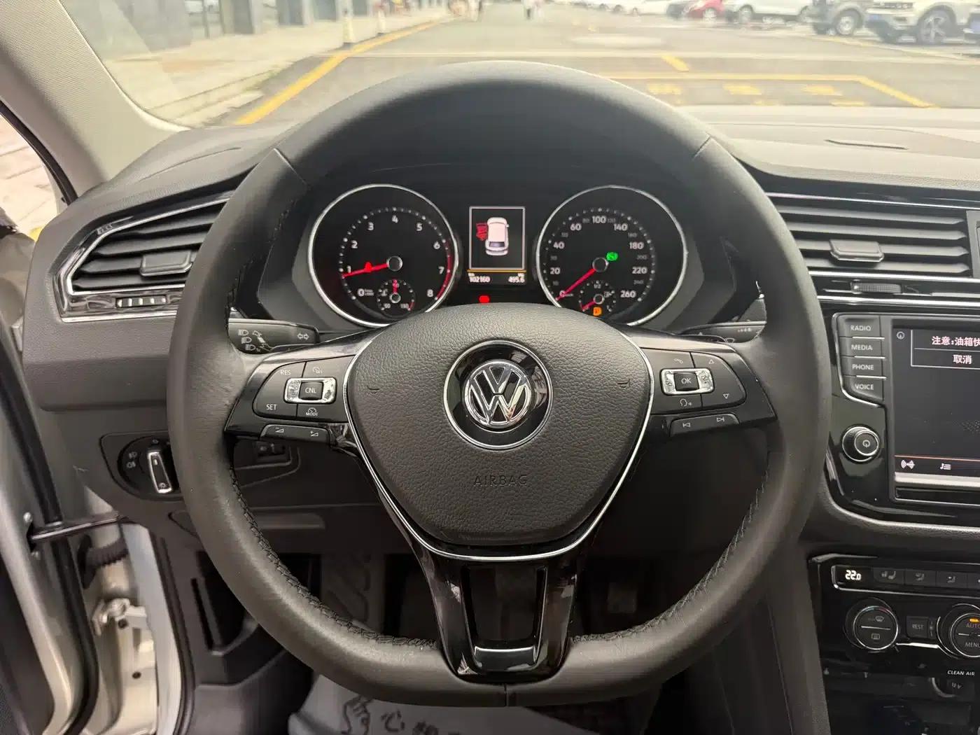 Tiguan L 2018 330TSI Automatic 2WD Luxury Edition — миниатюра 9