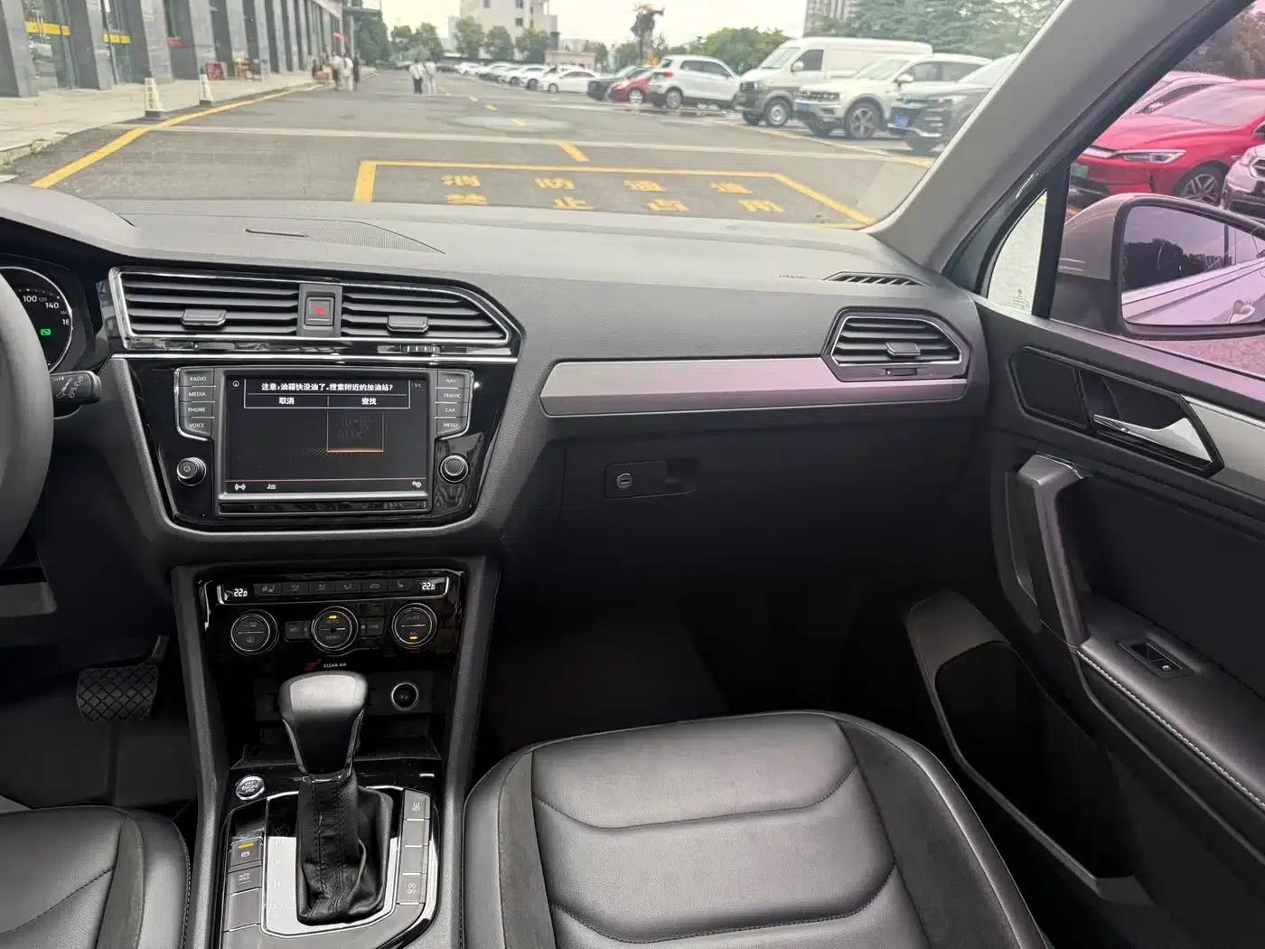 Tiguan L 2018 330TSI Automatic 2WD Luxury Edition — миниатюра 10
