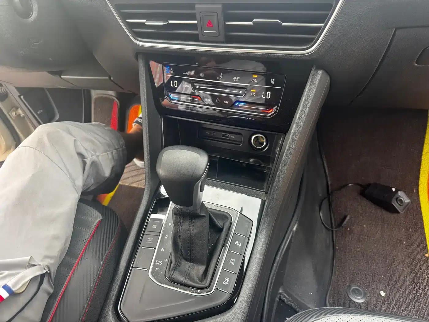 Tiguan L 2023 330TSI Automatic 2WD R-Line Flagship Edition — миниатюра 4