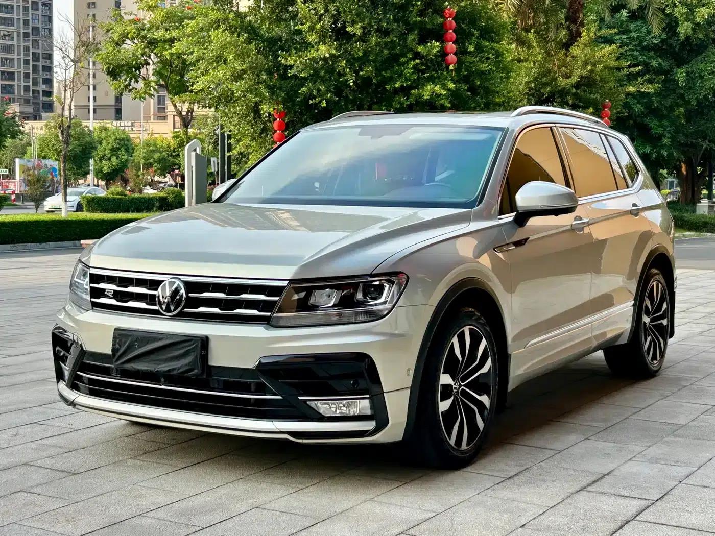 Tiguan L 2021 330TSI Automatic 2WD R-Line Premium Edition — миниатюра 1