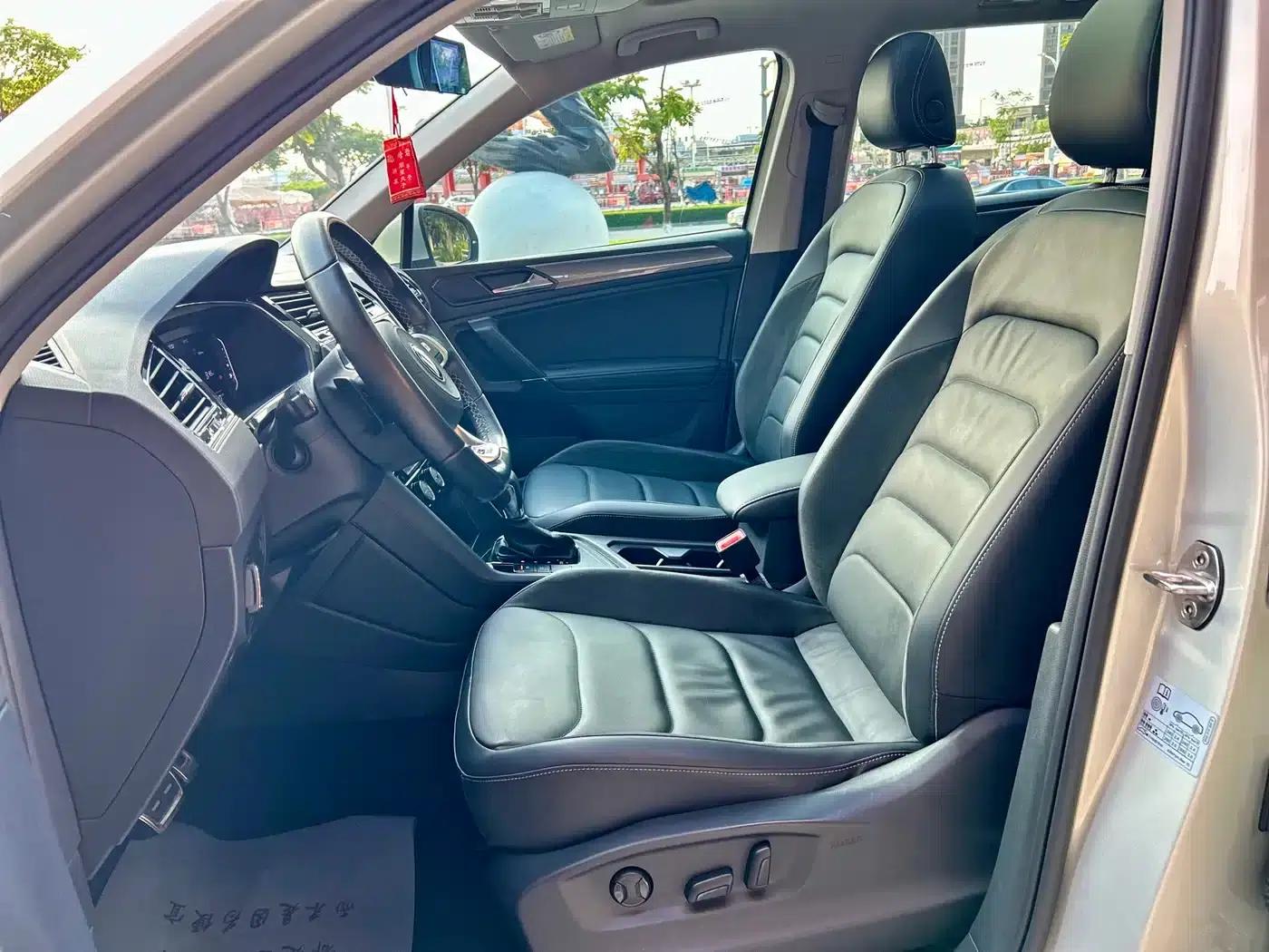 Tiguan L 2021 330TSI Automatic 2WD R-Line Premium Edition — миниатюра 11