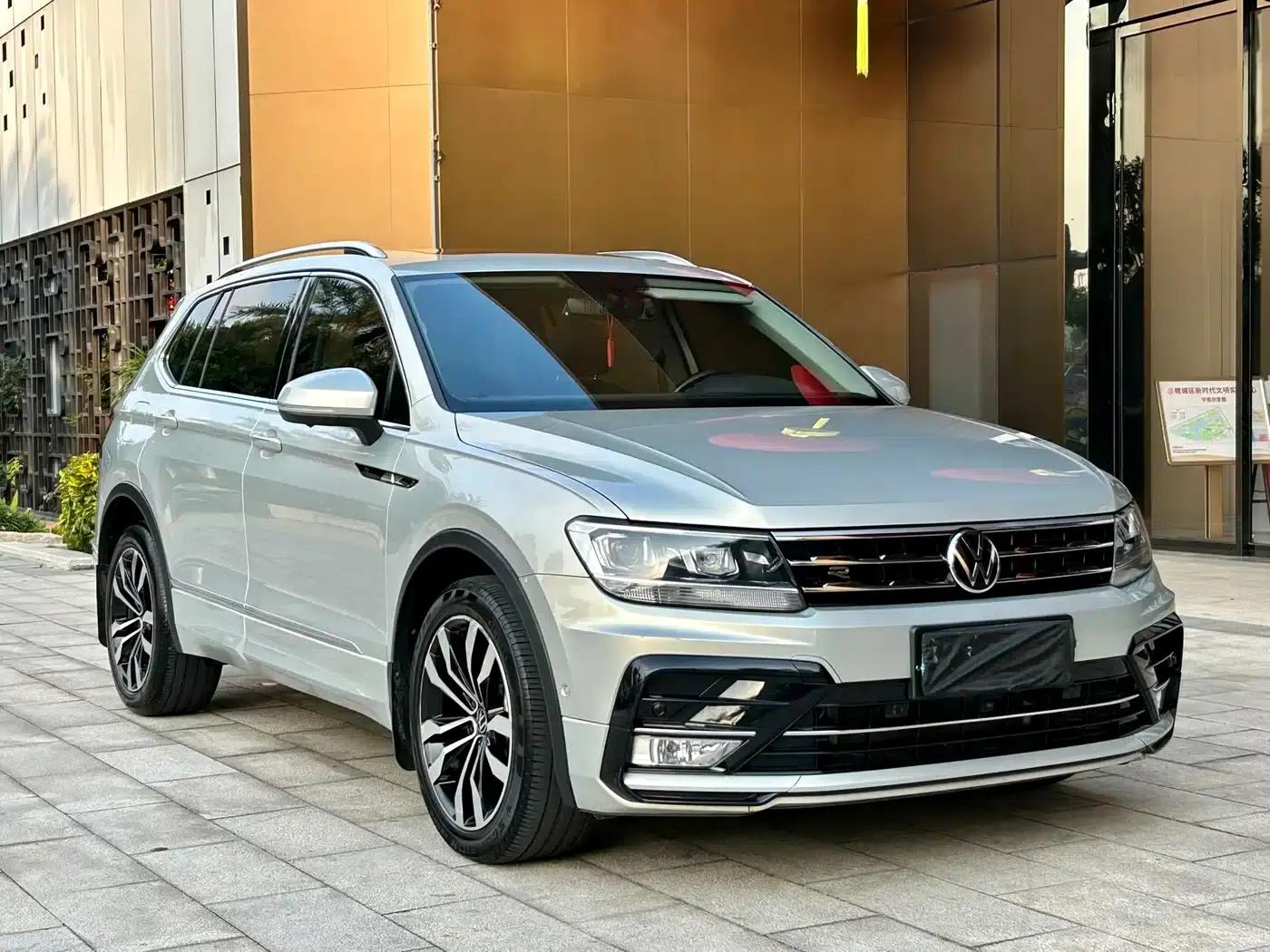 Tiguan L 2021 330TSI Automatic 2WD R-Line Premium Edition — миниатюра 3