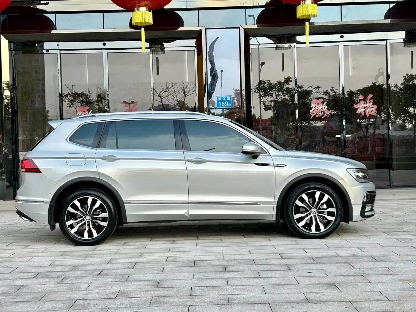 Tiguan L 2021 330TSI Automatic 2WD R-Line Premium Edition — миниатюра 4