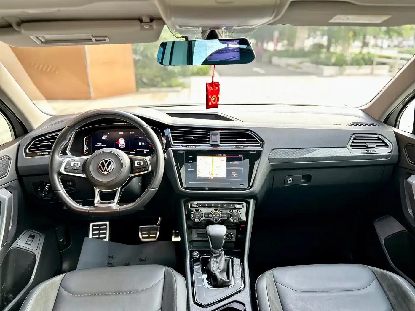 Tiguan L 2021 330TSI Automatic 2WD R-Line Premium Edition — миниатюра 9