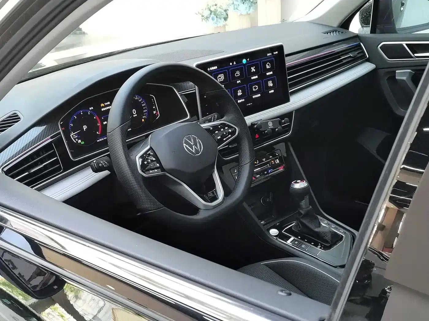Tiguan L 2022 330TSI Automatic 2WD R-Line Premium Edition — миниатюра 11