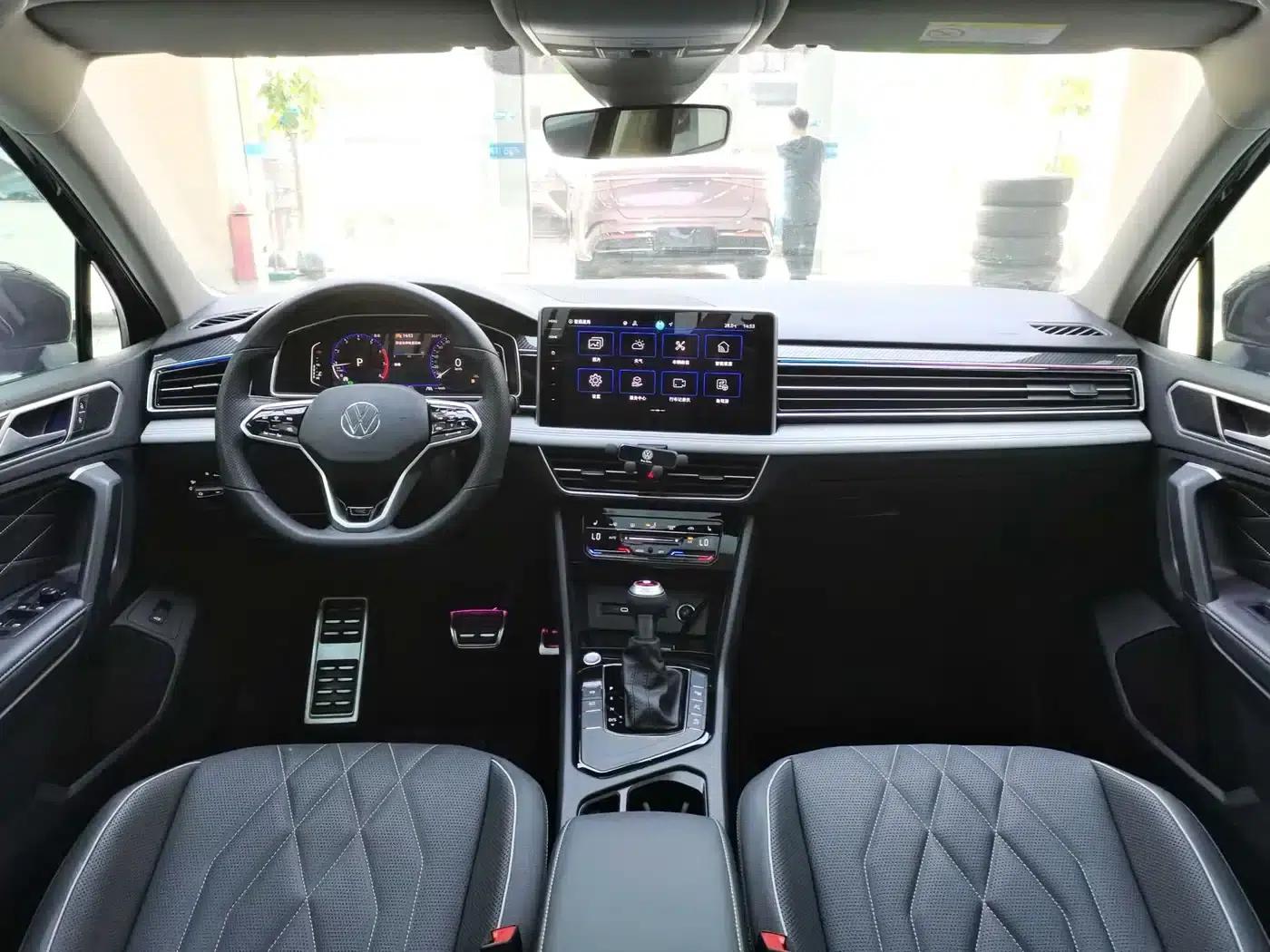 Tiguan L 2022 330TSI Automatic 2WD R-Line Premium Edition — миниатюра 12