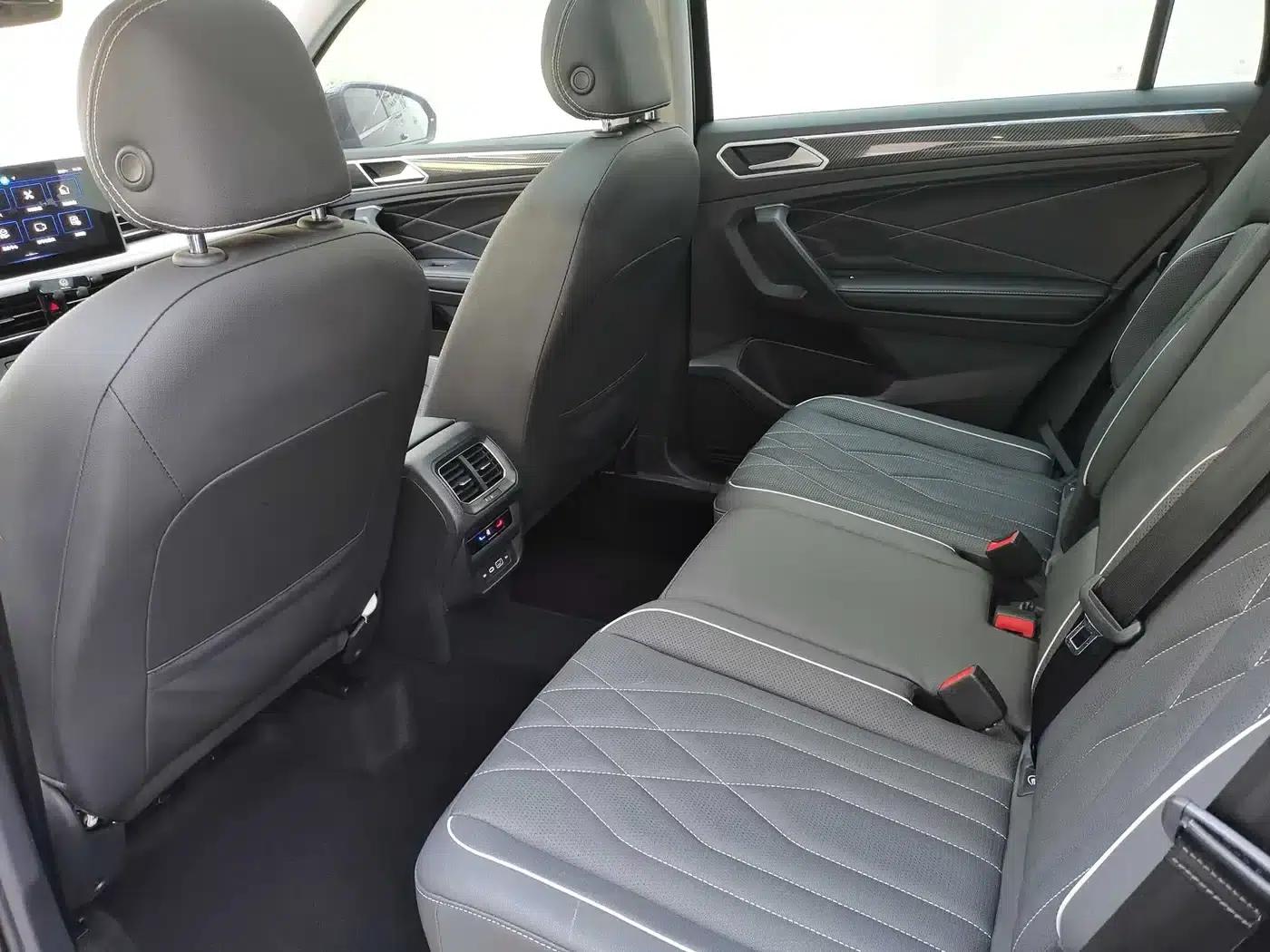 Tiguan L 2022 330TSI Automatic 2WD R-Line Premium Edition — миниатюра 8