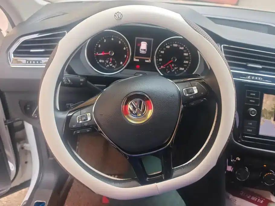 Tiguan L 2018 280TSI Automatic 2WD Comfort Edition — миниатюра 15