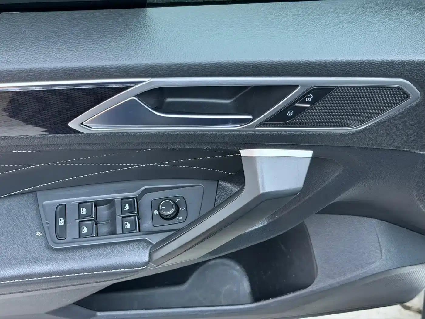 Tiguan L 2023 280TSI Automatic 2WD Trendy Limited Edition — миниатюра 4
