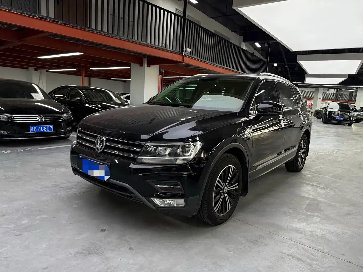 Tiguan L 2021 330TSI Automatic 2WD R-Line Premium Edition — миниатюра 1