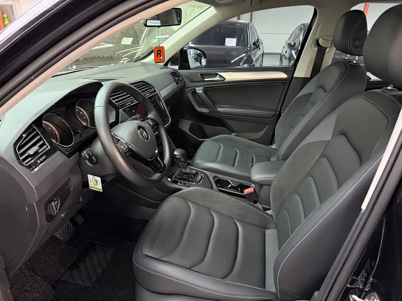 Tiguan L 2021 330TSI Automatic 2WD R-Line Premium Edition — миниатюра 4