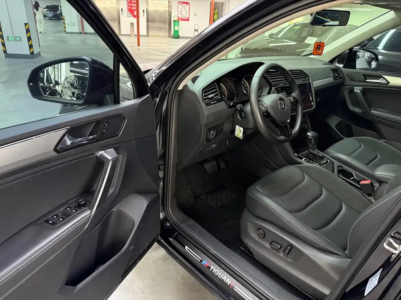 Tiguan L 2021 330TSI Automatic 2WD R-Line Premium Edition — миниатюра 5