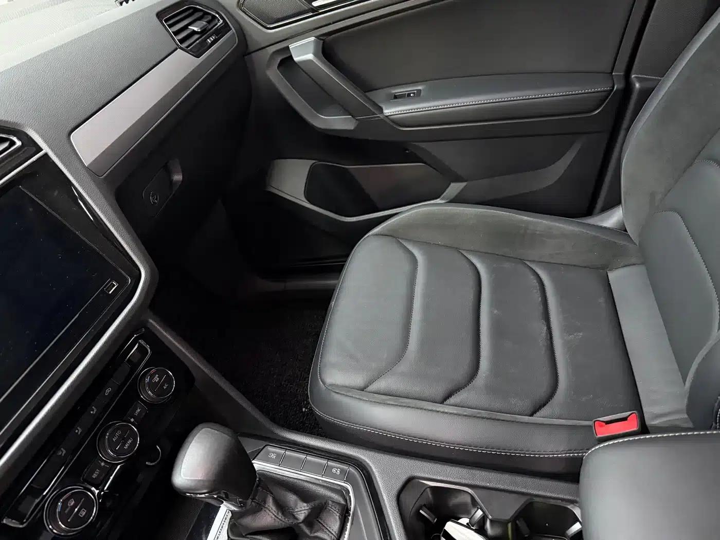Tiguan L 2021 330TSI Automatic 2WD R-Line Premium Edition — миниатюра 6