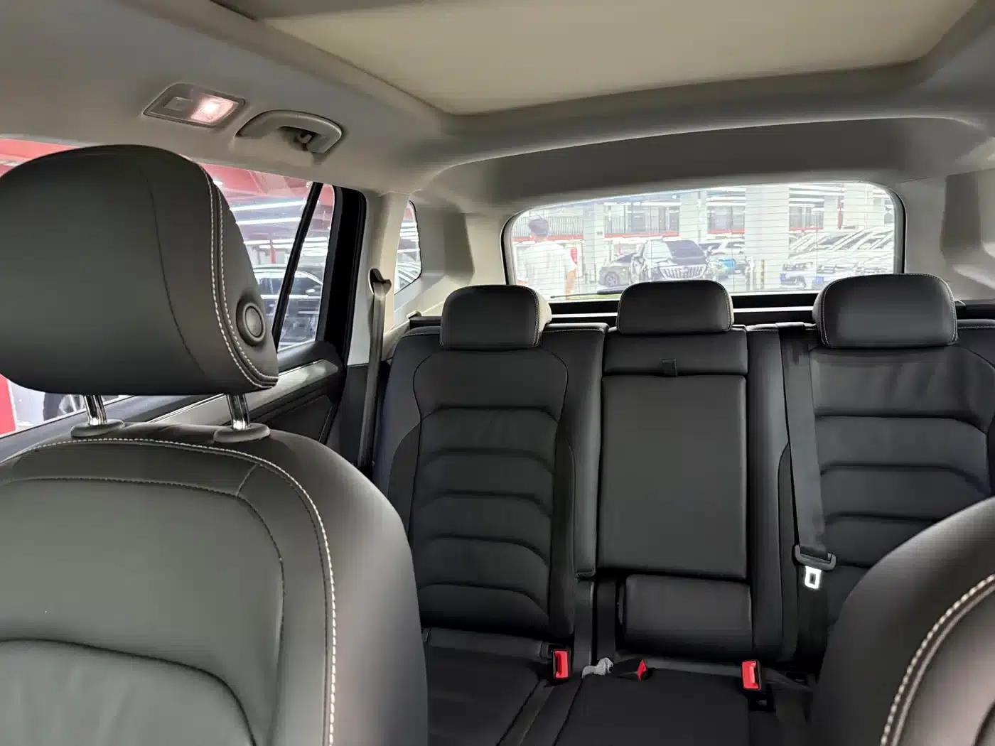 Tiguan L 2021 330TSI Automatic 2WD R-Line Premium Edition — миниатюра 7