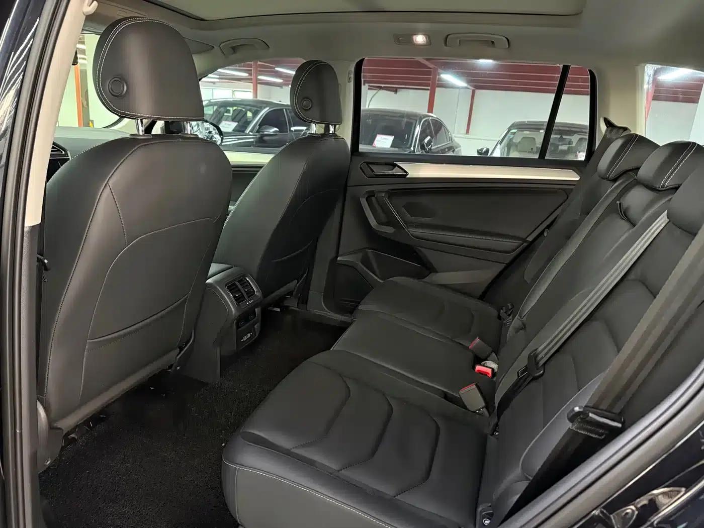Tiguan L 2021 330TSI Automatic 2WD R-Line Premium Edition — миниатюра 8