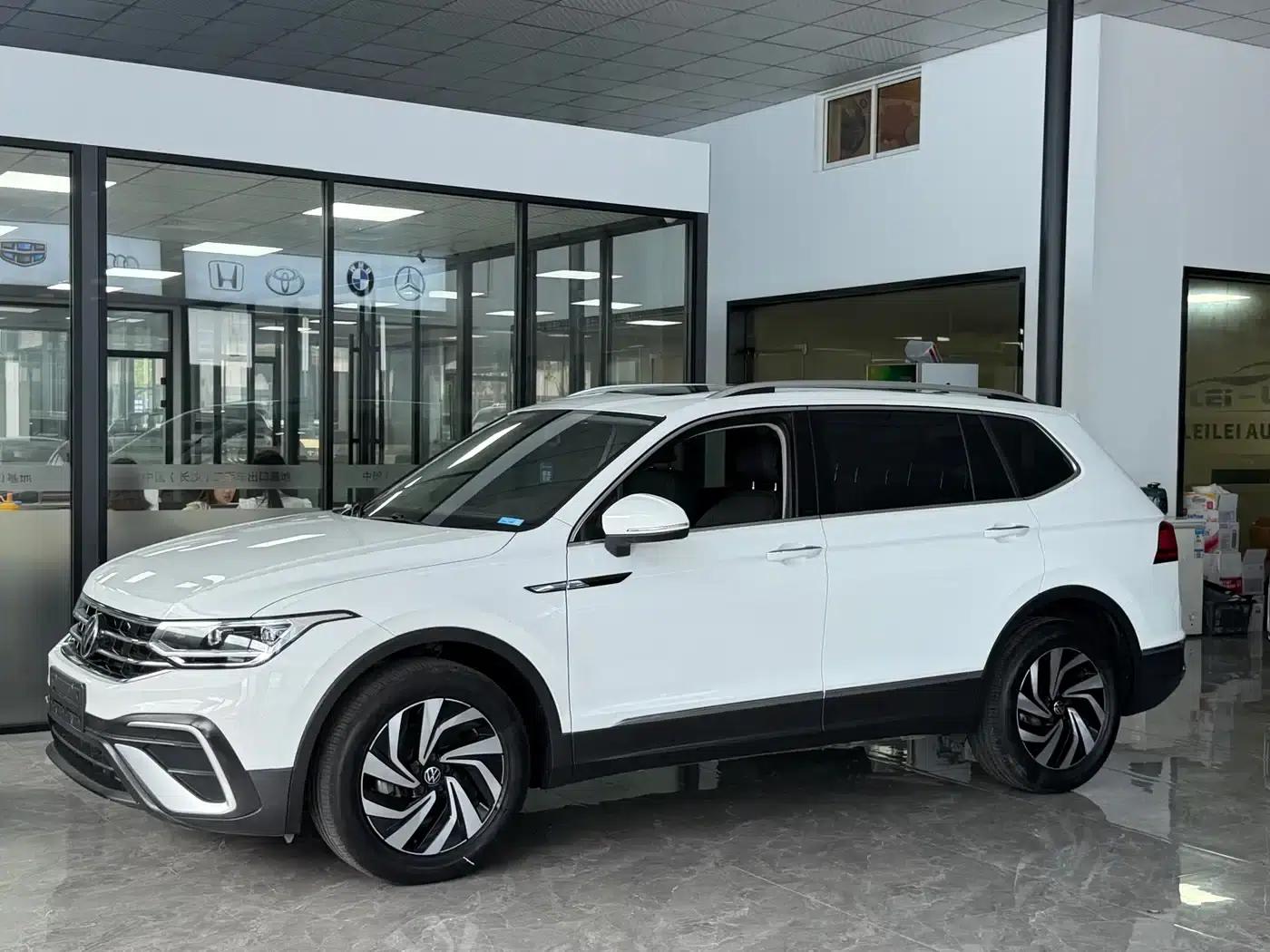 Tiguan L 2023 280TSI Automatic 2WD Trendy Limited Edition — миниатюра 1