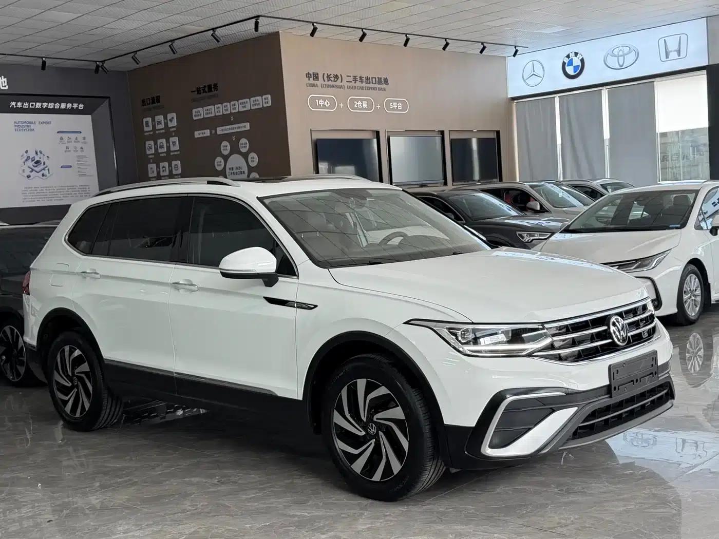 Tiguan L 2023 280TSI Automatic 2WD Trendy Limited Edition — миниатюра 3