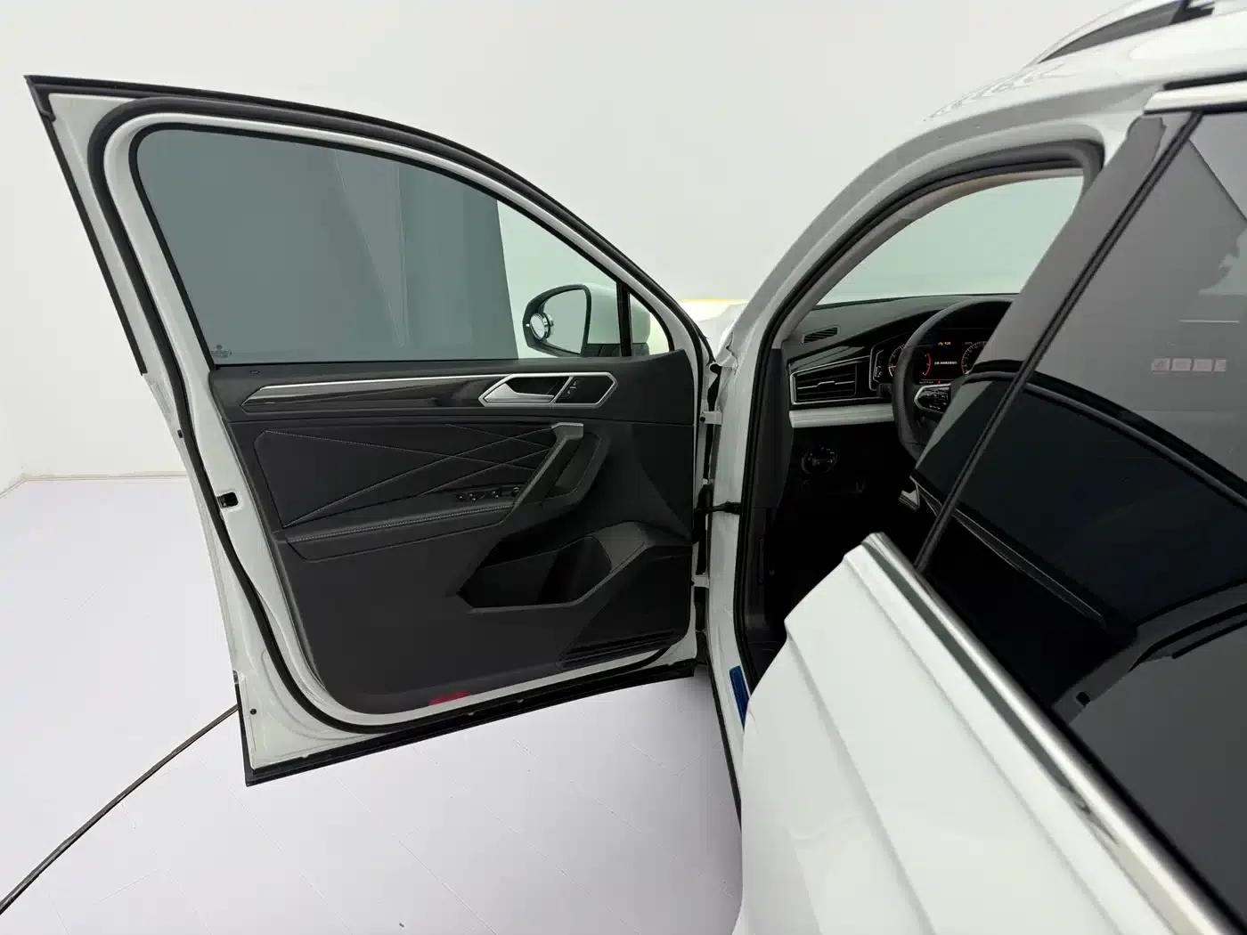 Tiguan L 2023 280TSI Automatic 2WD Trendy Limited Edition — миниатюра 22