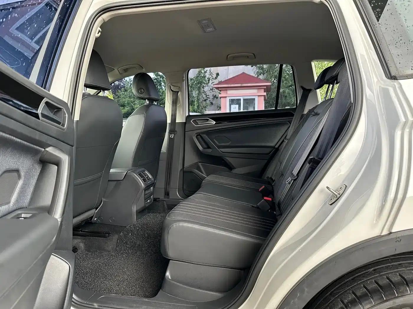 Tiguan L 2022 330TSI Automatic 2WD Comfort Edition — миниатюра 13