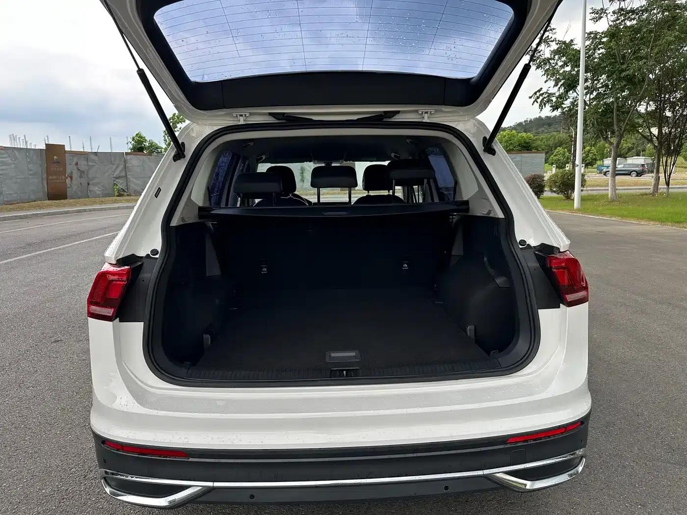 Tiguan L 2022 330TSI Automatic 2WD Comfort Edition — миниатюра 14