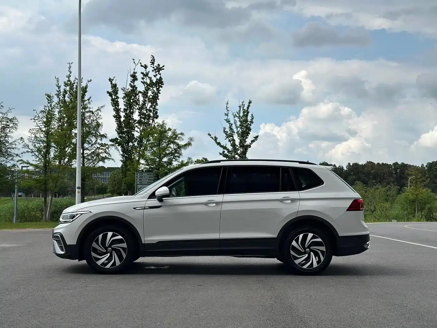 Tiguan L 2022 330TSI Automatic 2WD Comfort Edition — миниатюра 4